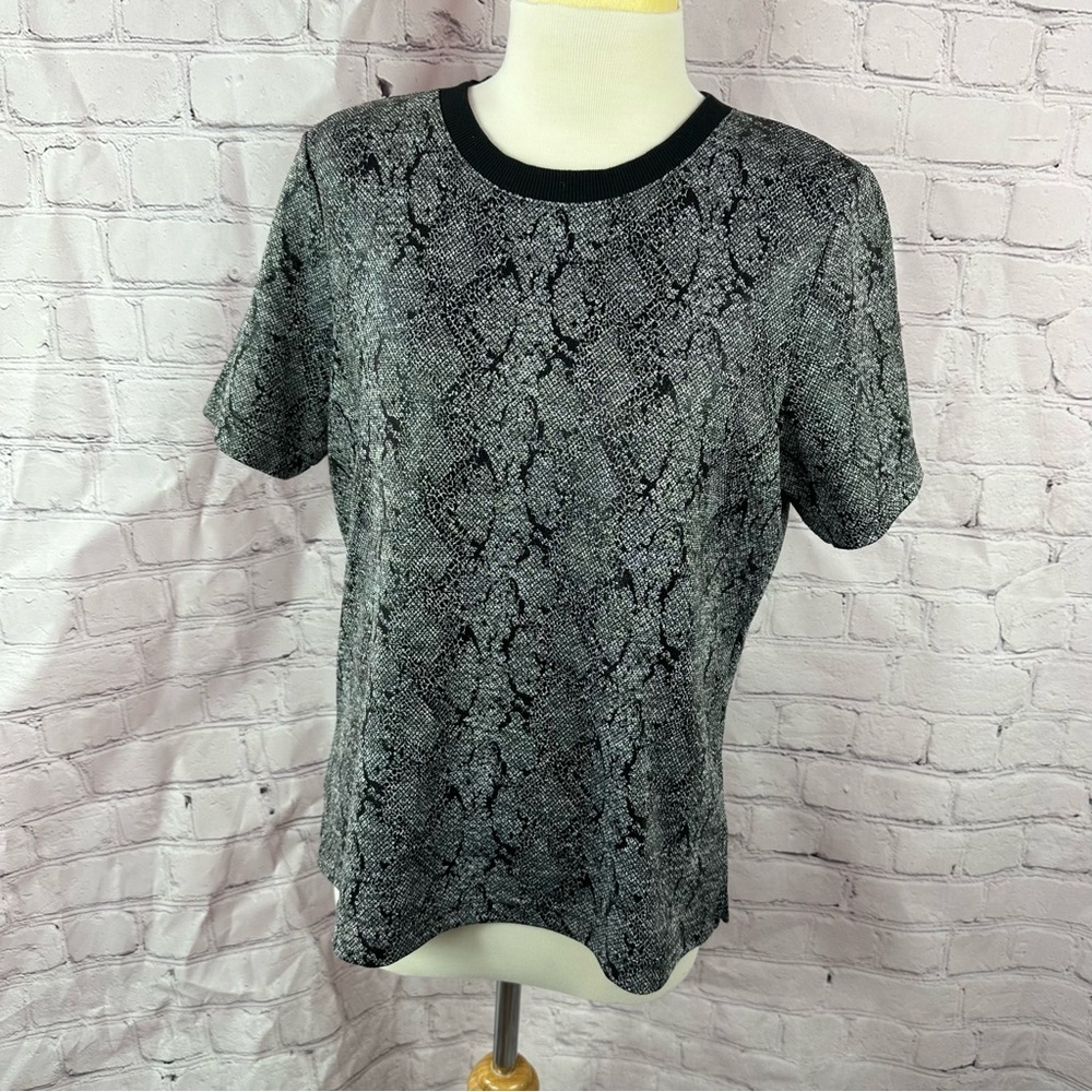 Chico's Black Gray animal print snakeskin Knit Top sz 1 (M 8)